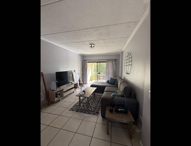 2 BEDROOM APARTMENT FOR SALE IN BRYANSTON